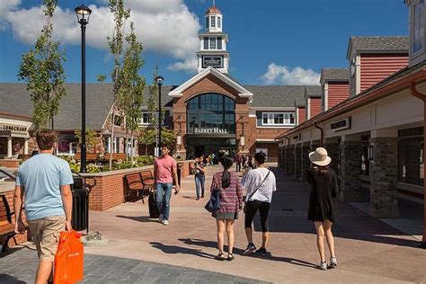 woodbury commons outlet shopping.